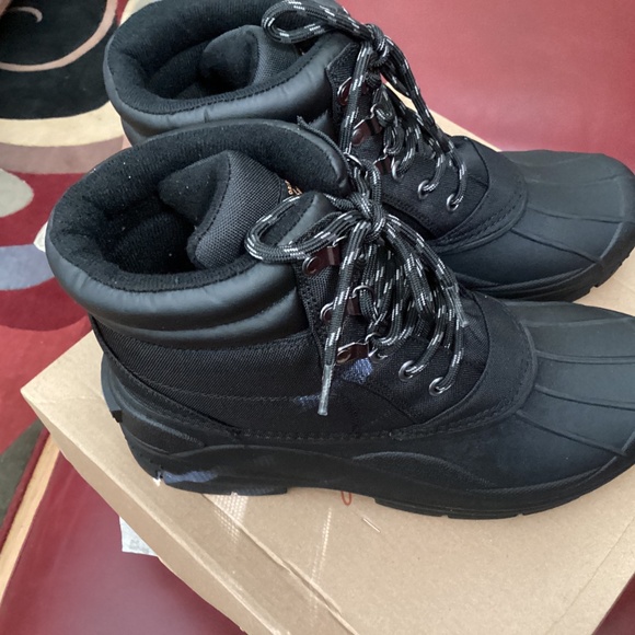 Men Winter Boots NIB size 10 main image 4